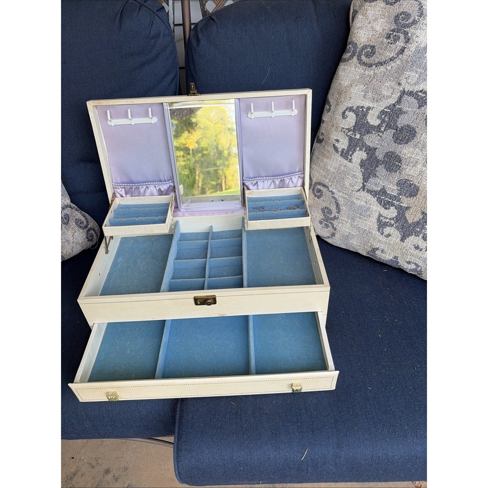 Vintage Ladies Jewelry Box Self Opening Drawer Blue Lavender Velvet Beige MCM